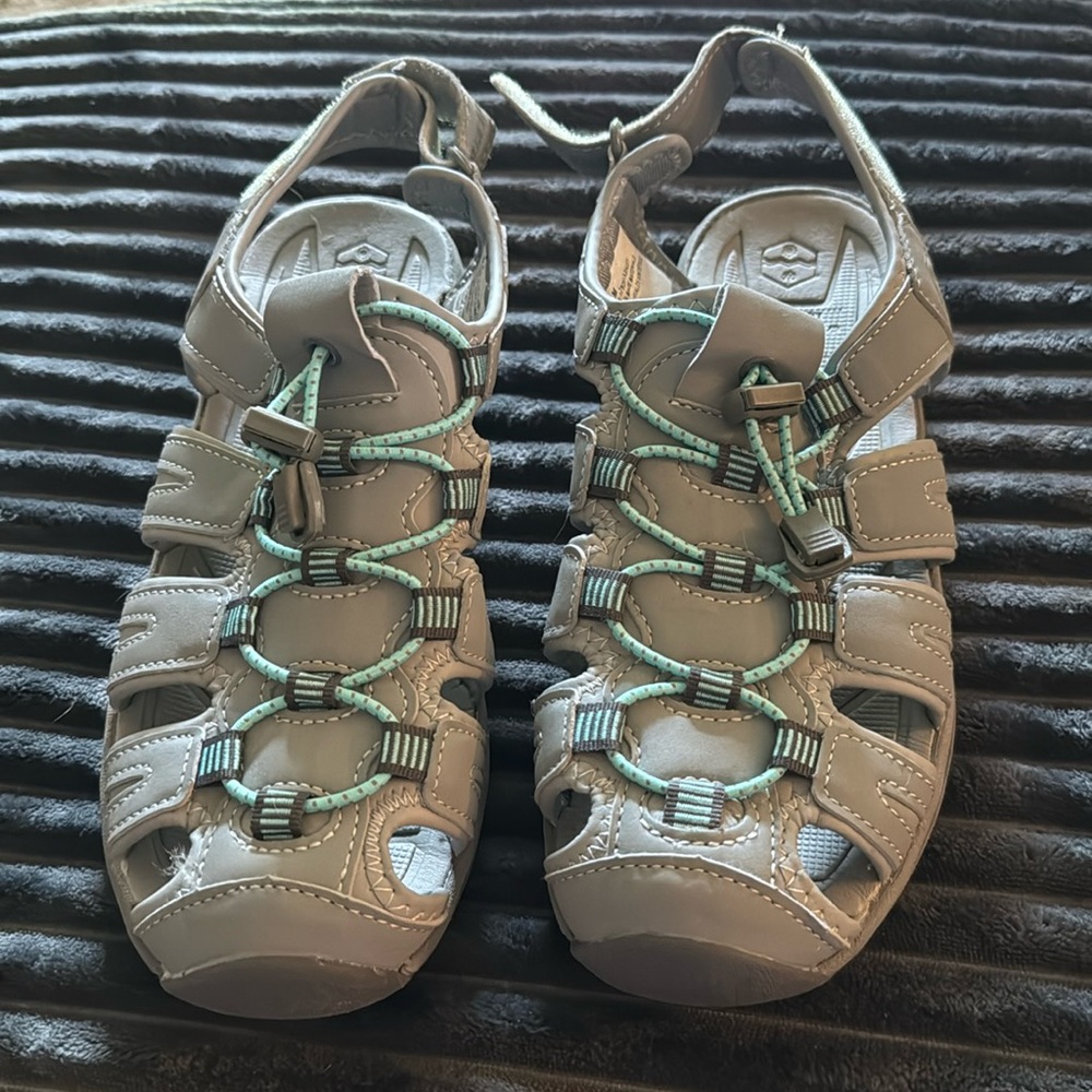 8M Kombu Women’s Athletic Water  Shoes - Great Condition! Like New!!
